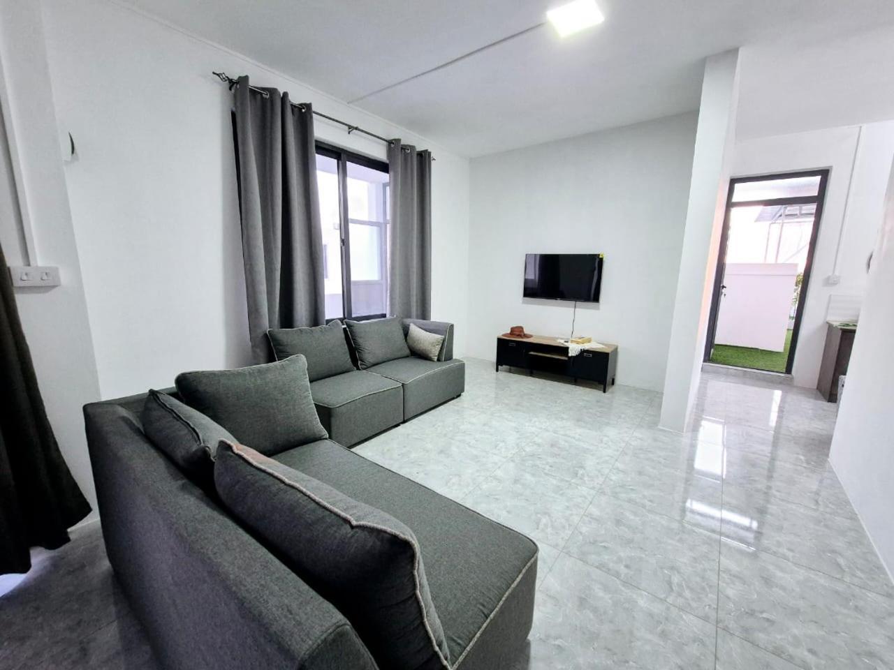 Skyview Apartment- Rooftop Penthouse With Sunset & Sea Views Flic-en-Flacq Екстериор снимка