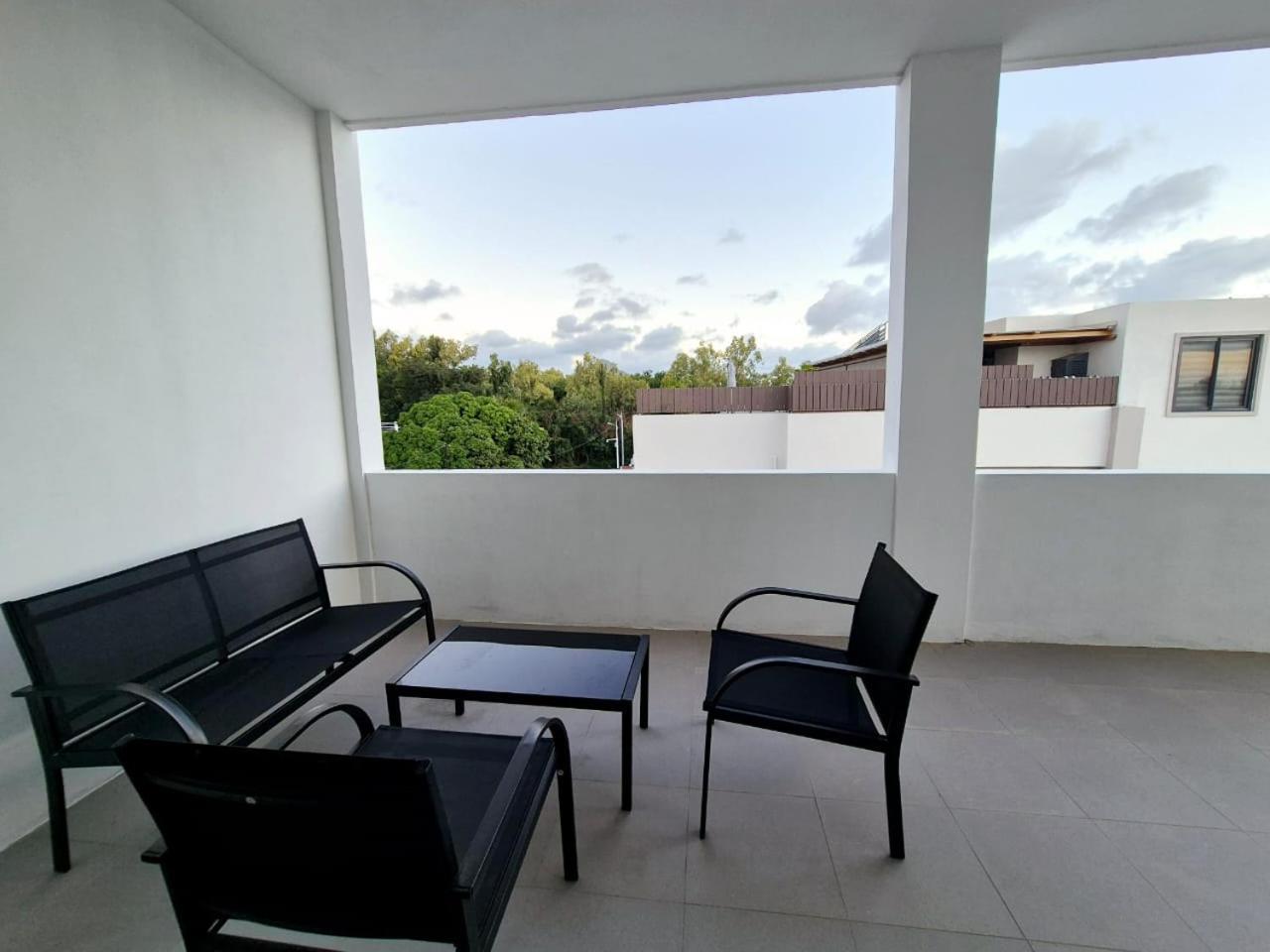 Skyview Apartment- Rooftop Penthouse With Sunset & Sea Views Flic-en-Flacq Екстериор снимка