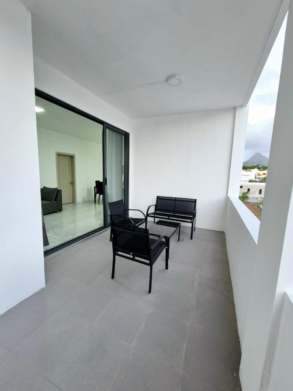 Skyview Apartment- Rooftop Penthouse With Sunset & Sea Views Flic-en-Flacq Екстериор снимка