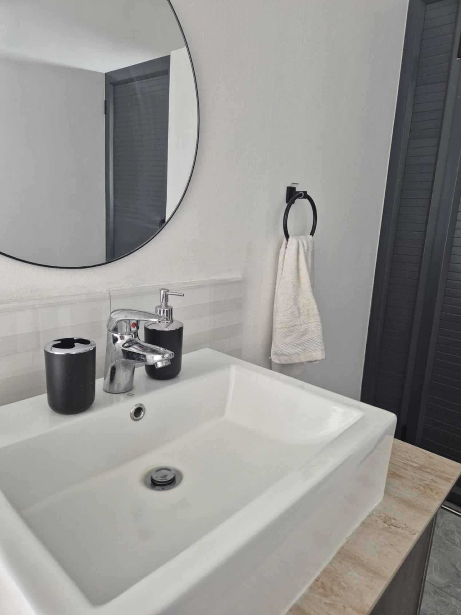 Skyview Apartment- Rooftop Penthouse With Sunset & Sea Views Flic-en-Flacq Екстериор снимка