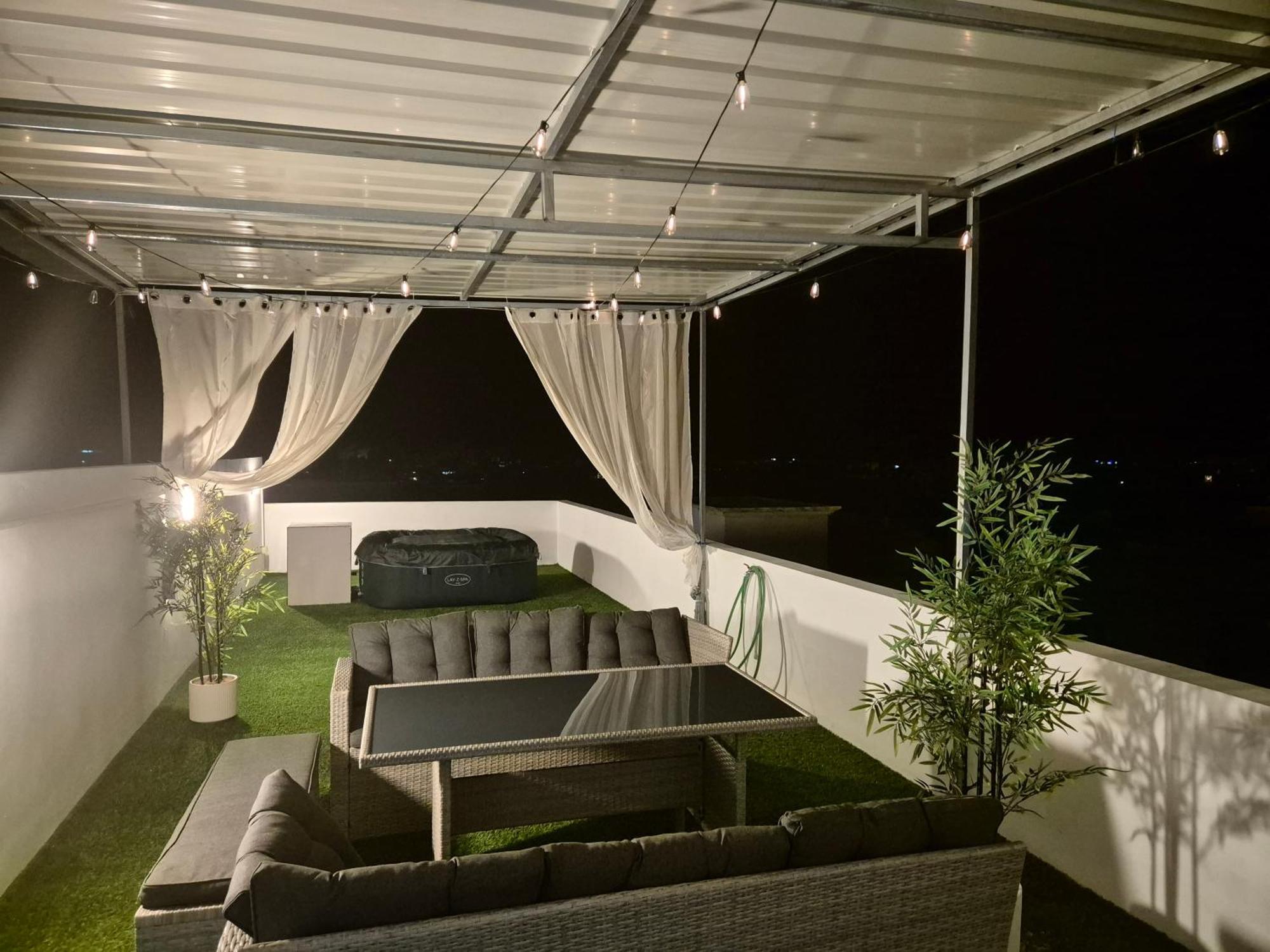 Skyview Apartment- Rooftop Penthouse With Sunset & Sea Views Flic-en-Flacq Екстериор снимка