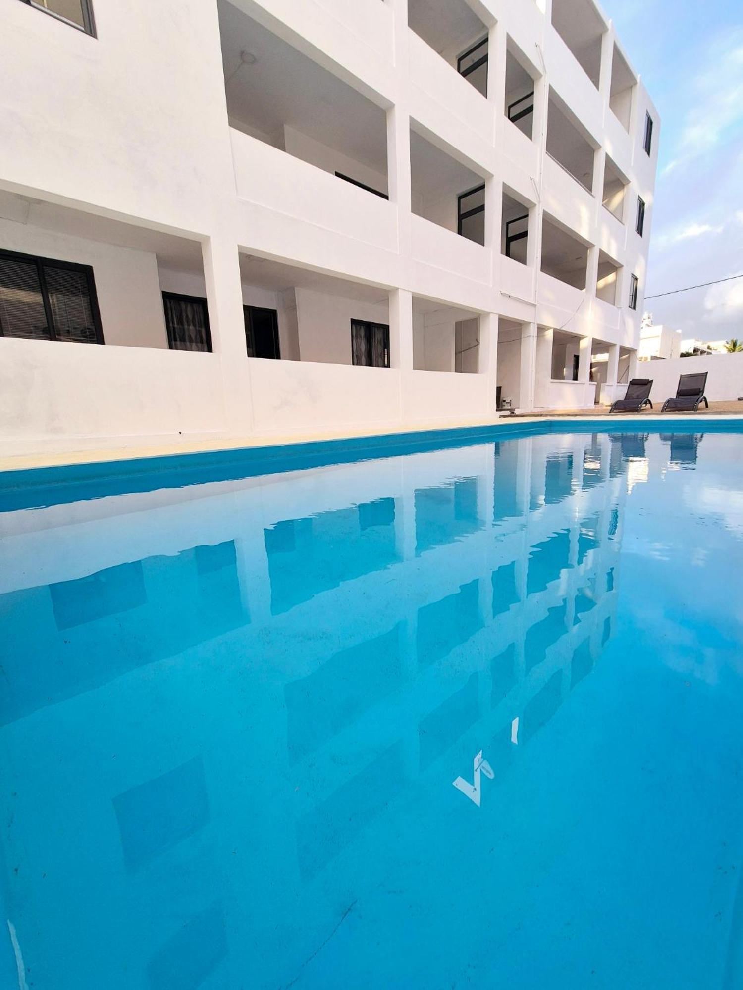 Skyview Apartment- Rooftop Penthouse With Sunset & Sea Views Flic-en-Flacq Екстериор снимка