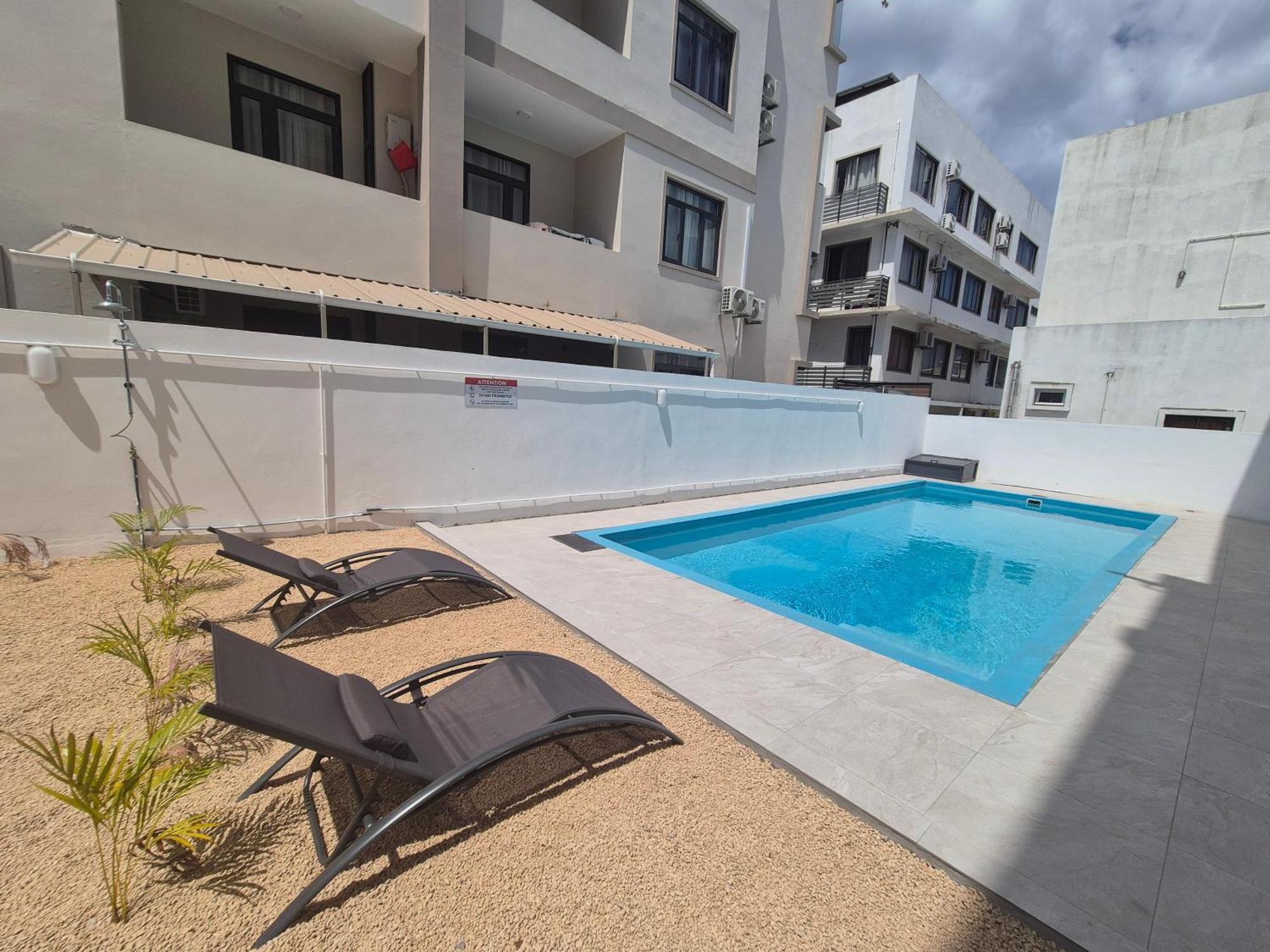 Skyview Apartment- Rooftop Penthouse With Sunset & Sea Views Flic-en-Flacq Екстериор снимка
