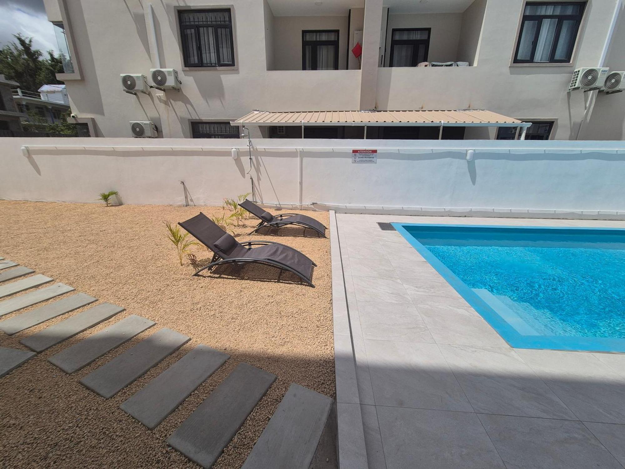 Skyview Apartment- Rooftop Penthouse With Sunset & Sea Views Flic-en-Flacq Екстериор снимка